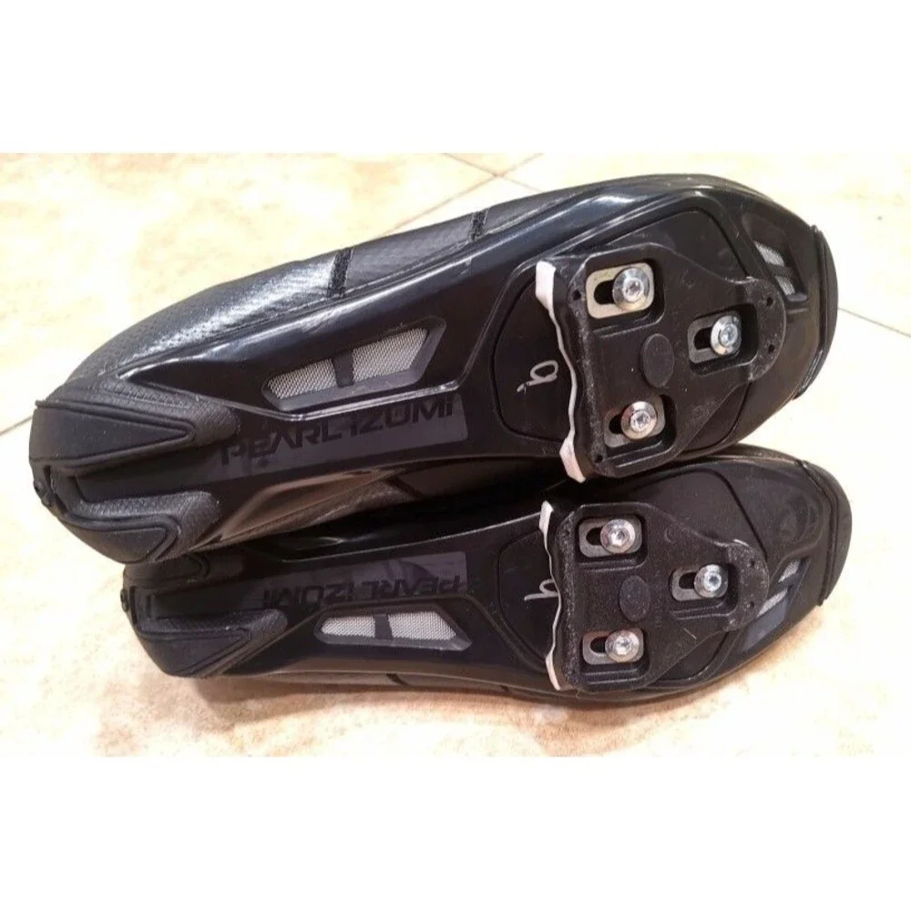 New Black Color Pearl Izumi Men Canyon Size 11.5 US / 46 EU Biking Shoes Display